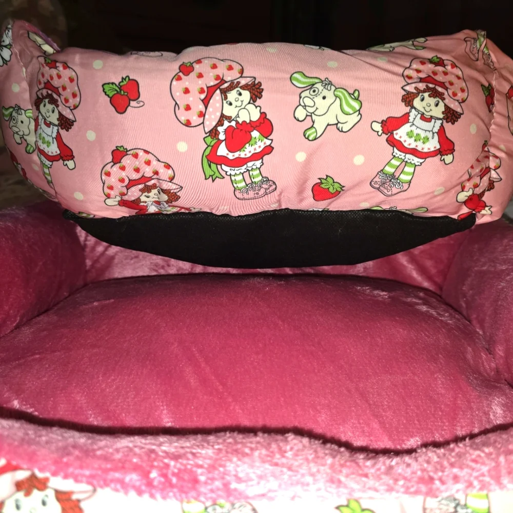 Strawberry Shortcake and Pupcake Plush Pet Bed Velvety Lining Very Cushy, BNWT